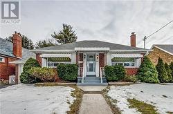 889 ROYAL YORK ROAD  Toronto, ON M8Y 2V5