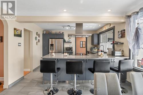 102 Donald Street, Ottawa, ON - Indoor Photo Showing Kitchen With Upgraded Kitchen