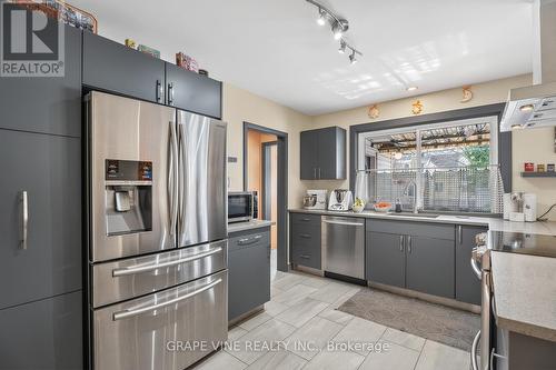 102 Donald Street, Ottawa, ON - Indoor Photo Showing Kitchen