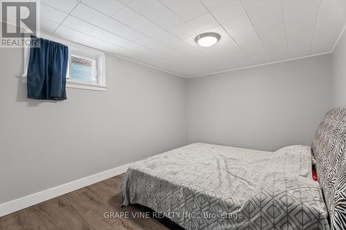 102 Donald Street, Ottawa, ON - Indoor Photo Showing Bedroom