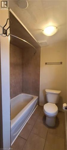 44 Ashley Street, Hamilton, ON - Indoor Photo Showing Bathroom
