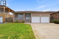 382 HEMLOCK Avenue Stoney Creek, ON L8E 2E1
