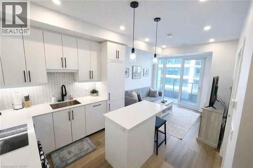 15 S WELLINGTON Street S Unit# 1701  Kitchener, ON N2G 0E4