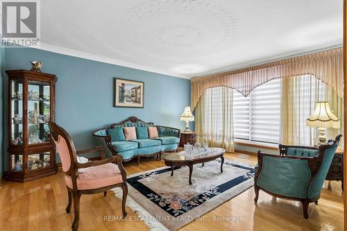 1400 Bough Beeches Boulevard, Mississauga, ON - Indoor Photo Showing Living Room