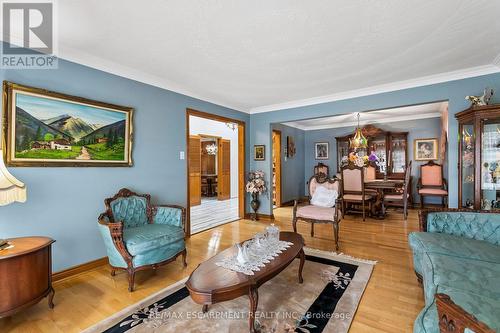 1400 Bough Beeches Boulevard, Mississauga, ON - Indoor Photo Showing Living Room