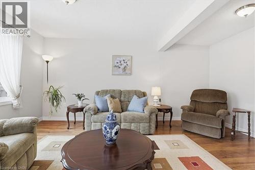 324 Maverick Street, Waterloo, ON - Indoor Photo Showing Living Room