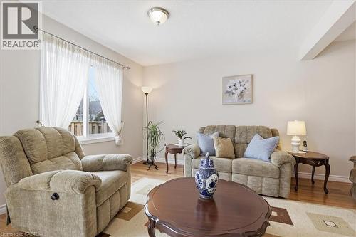 324 Maverick Street, Waterloo, ON - Indoor Photo Showing Living Room