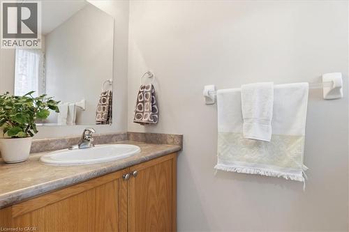 324 Maverick Street, Waterloo, ON - Indoor Photo Showing Bathroom