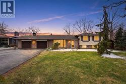 1 THORNCREST Boulevard  Dundas, ON L9H 7L1