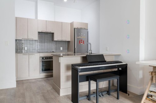 Cuisine - 1903-405 Rue De La Concorde, Montréal (Ville-Marie), QC - Indoor Photo Showing Kitchen