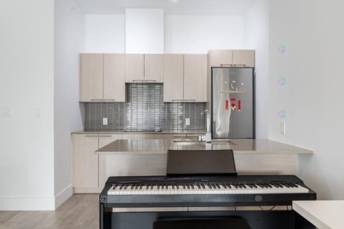 Cuisine - 1903-405 Rue De La Concorde, Montréal (Ville-Marie), QC - Indoor Photo Showing Kitchen