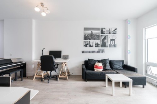 Salon - 1903-405 Rue De La Concorde, Montréal (Ville-Marie), QC - Indoor Photo Showing Living Room