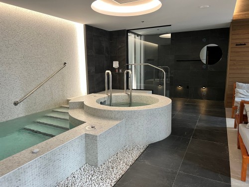 Spa - 601-505 Rue De L'Escale, Brossard, QC - Indoor