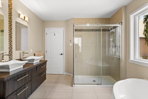 Master Bathroom - 34 Rue Desaulniers, Shefford, QC - Indoor Photo Showing Bathroom