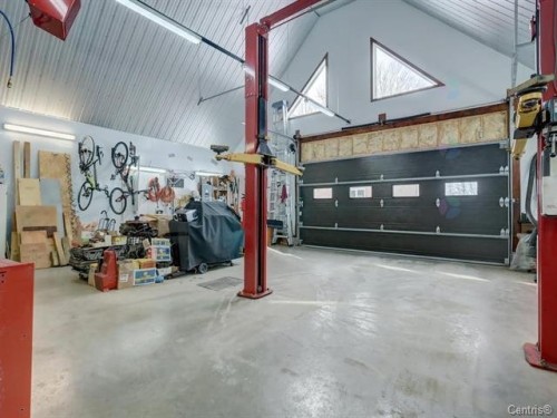 Garage - 34 Rue Desaulniers, Shefford, QC - Indoor Photo Showing Garage