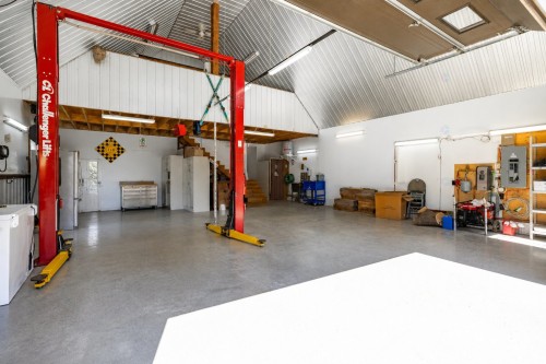 Garage - 34 Rue Desaulniers, Shefford, QC - Indoor Photo Showing Garage