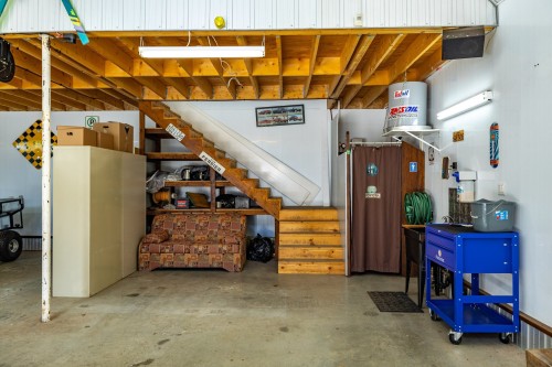 Garage - 34 Rue Desaulniers, Shefford, QC - Indoor Photo Showing Basement