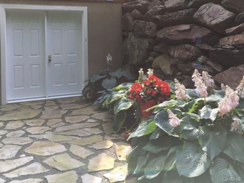 Courtyard - 34 Rue Desaulniers, Shefford, QC - 