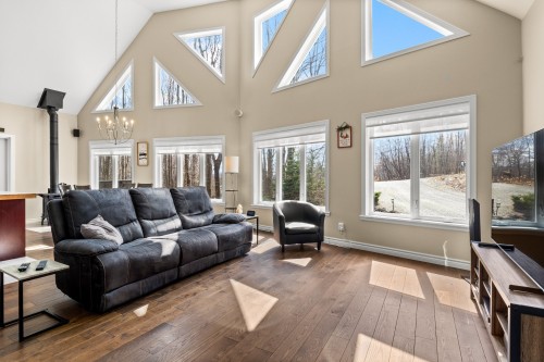 Living Room - 34 Rue Desaulniers, Shefford, QC - Indoor Photo Showing Living Room