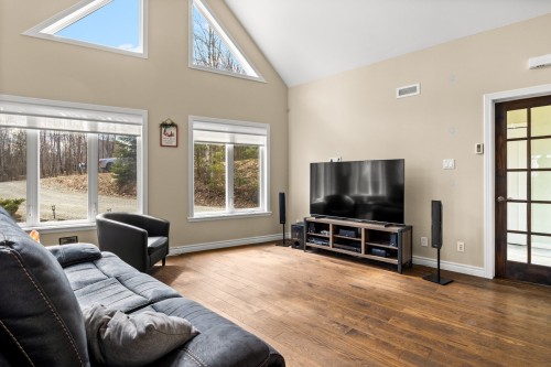 Living Room - 34 Rue Desaulniers, Shefford, QC - Indoor Photo Showing Living Room