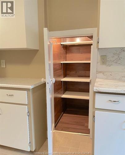 704 Bensette, Windsor, ON - Indoor