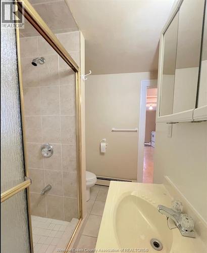 704 Bensette, Windsor, ON - Indoor Photo Showing Bathroom