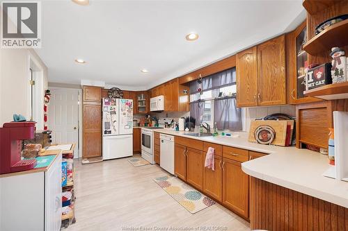 704 Bensette, Windsor, ON - Indoor Photo Showing Kitchen