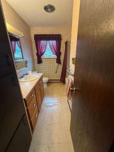 169 3Rd Avenue E, Benito, MB - Indoor Photo Showing Bathroom