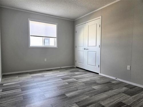 93 Prairie Oaks Drive, Mitchell, MB - Indoor Photo Showing Other Room