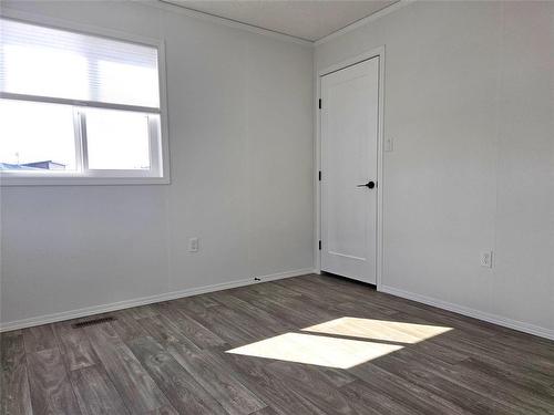 61 Prairie Oaks Drive, Mitchell, MB - Indoor Photo Showing Other Room