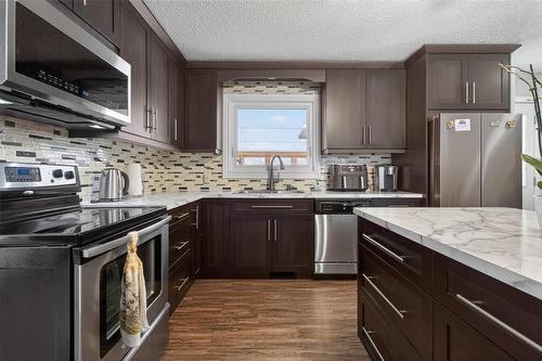 33031 27E Road E, Kleefeld, MB - Indoor Photo Showing Kitchen With Upgraded Kitchen
