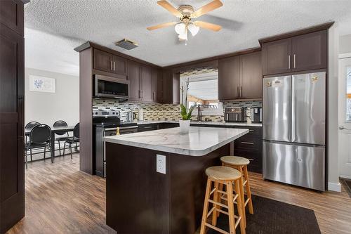 33031 27E Road E, Kleefeld, MB - Indoor Photo Showing Kitchen With Upgraded Kitchen