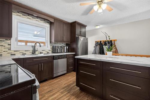 33031 27E Road E, Kleefeld, MB - Indoor Photo Showing Kitchen With Double Sink With Upgraded Kitchen