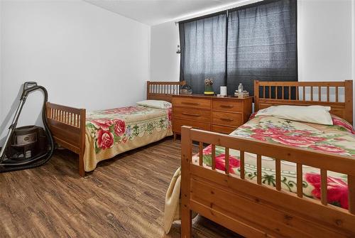 33031 27E Road E, Kleefeld, MB - Indoor Photo Showing Bedroom