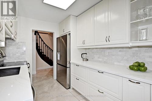 69 Wade Gate, Vaughan, ON - Indoor Photo Showing Kitchen