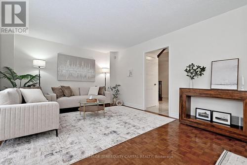 69 Wade Gate, Vaughan, ON - Indoor Photo Showing Living Room