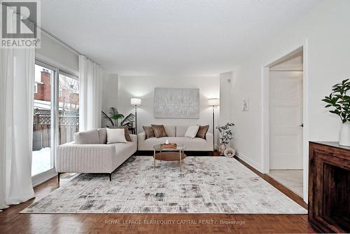69 Wade Gate, Vaughan, ON - Indoor Photo Showing Living Room