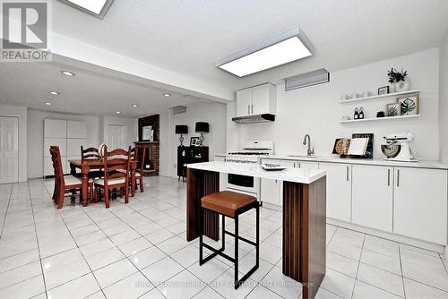 69 Wade Gate, Vaughan, ON - Indoor Photo Showing Kitchen