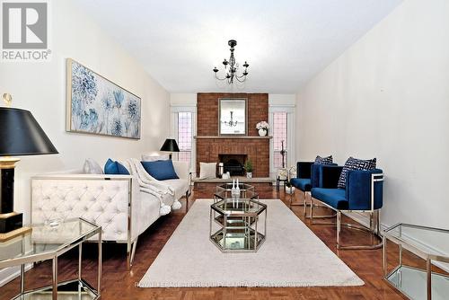69 Wade Gate, Vaughan, ON - Indoor Photo Showing Living Room