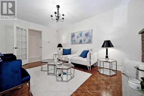 69 Wade Gate, Vaughan, ON - Indoor Photo Showing Living Room