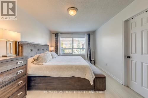 5637 Evelyn Lane, Burlington, ON - Indoor Photo Showing Bedroom