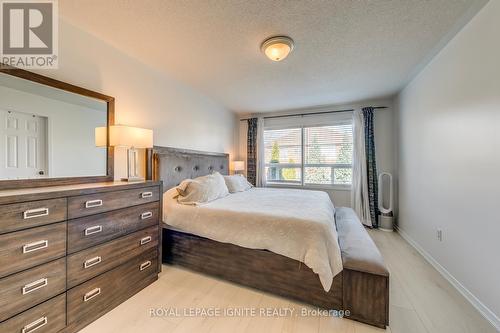 5637 Evelyn Lane, Burlington, ON - Indoor Photo Showing Bedroom