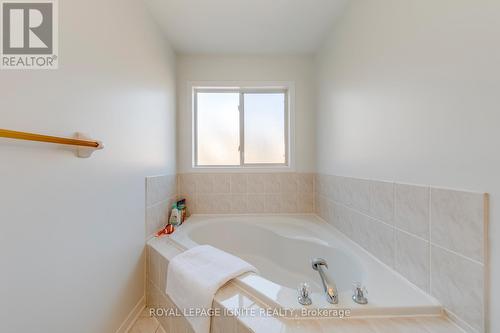 5637 Evelyn Lane, Burlington, ON - Indoor Photo Showing Bathroom
