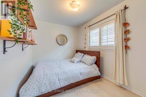 5637 Evelyn Lane, Burlington, ON - Indoor Photo Showing Bedroom