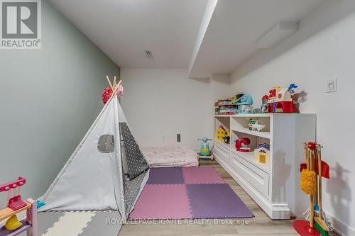 5637 Evelyn Lane, Burlington, ON - Indoor Photo Showing Other Room