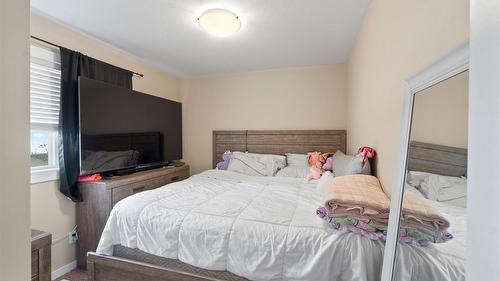 56-2860 Valleyview Drive, Kamloops, BC - Indoor Photo Showing Bedroom