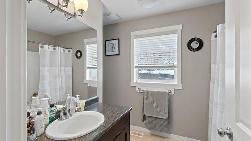 56-2860 Valleyview Drive, Kamloops, BC - Indoor Photo Showing Bathroom