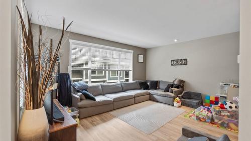 56-2860 Valleyview Drive, Kamloops, BC - Indoor Photo Showing Living Room