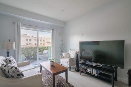 208-15 Canada Ave, Duncan, BC - Indoor Photo Showing Living Room