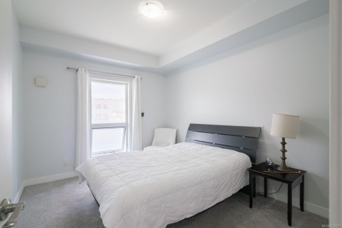 208-15 Canada Ave, Duncan, BC - Indoor Photo Showing Bedroom